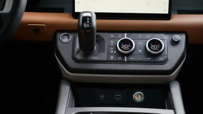 Land Rover Defender 2023 Model Facelift 110 P400 X-Dynamic HSE – фото 9