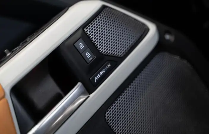 Land Rover Defender 2023 Model Facelift 110 P400 X-Dynamic HSE – фото 12