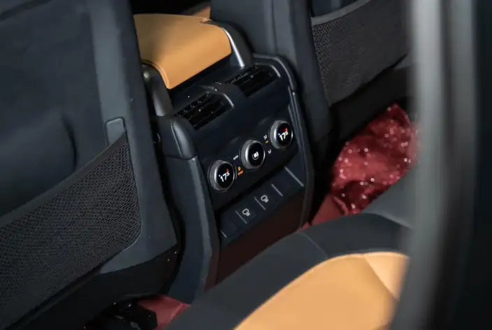 Land Rover Defender 2023 Model Facelift 110 P400 X-Dynamic HSE – фото 15