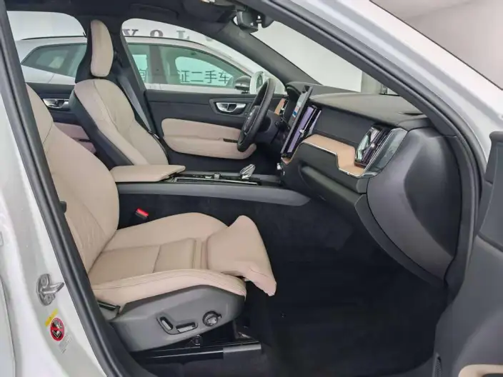 Volvo XC60 PHEV 2026 Model T8 4WD Long Battery Life Pro Smart Range Deluxe Edition – фото 14