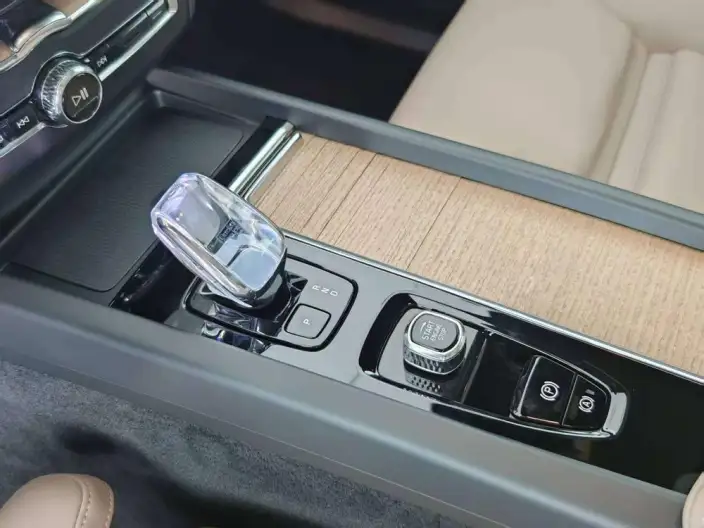 Volvo XC60 PHEV 2026 Model T8 4WD Long Battery Life Pro Smart Range Deluxe Edition – фото 20