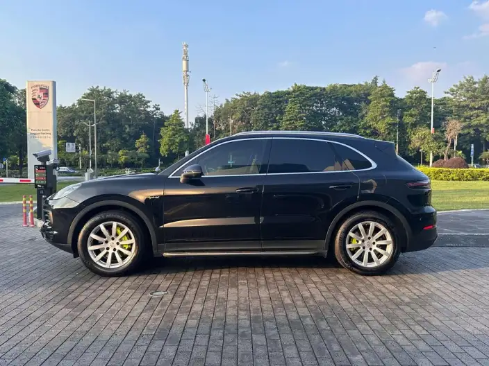 Cayenne E-Hybrid 2021 Model Cayenne E-Hybrid 2.0T – фото 4