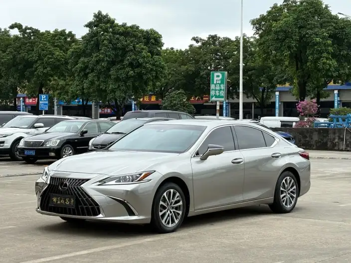 Lexus ES 2021 Model 200 Superior Edition – фото 1