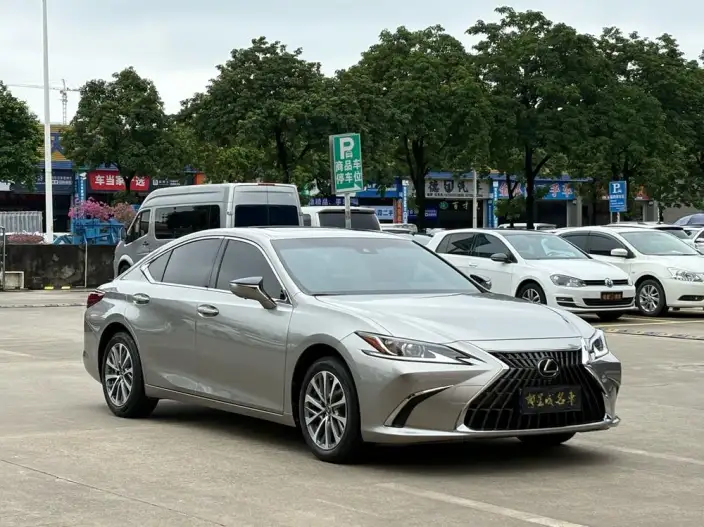 Lexus ES 2021 Model 200 Superior Edition – фото 3