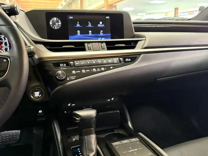 Lexus ES 2020 Model 200 Superior Edition China VI – фото 20