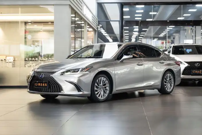 Lexus ES 2020 Model 300h Executive Edition China VI – фото 1