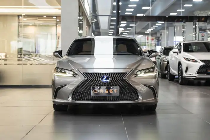 Lexus ES 2020 Model 300h Executive Edition China VI – фото 2