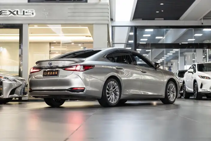 Lexus ES 2020 Model 300h Executive Edition China VI – фото 5