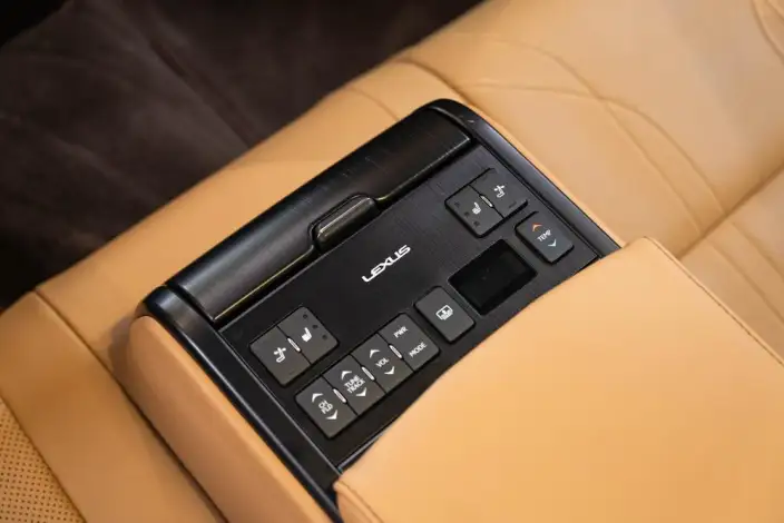 Lexus ES 2020 Model 300h Executive Edition China VI – фото 6