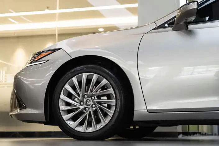 Lexus ES 2020 Model 300h Executive Edition China VI – фото 9