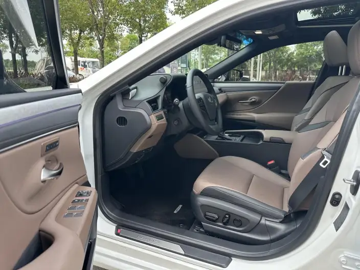 Lexus ES 2025 Model 200 Premium – фото 17