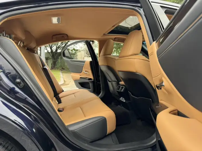 Lexus ES 2022 Model 200 Superior Edition – фото 8