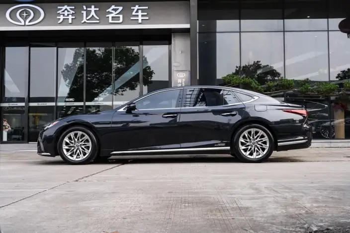 Lexus LS 2021 Model 500h Deluxe Edition – фото 3