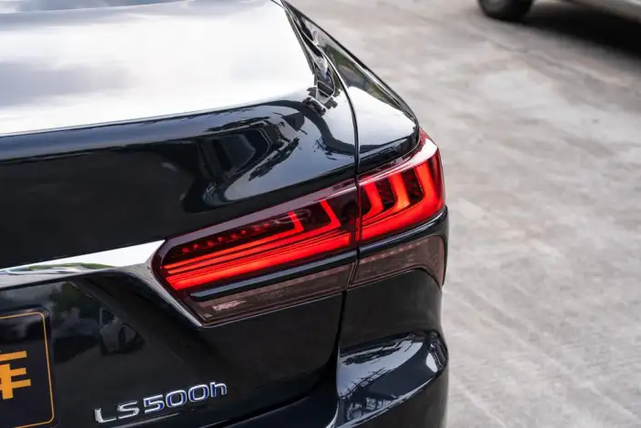 Lexus LS 2021 Model 500h Deluxe Edition – фото 7