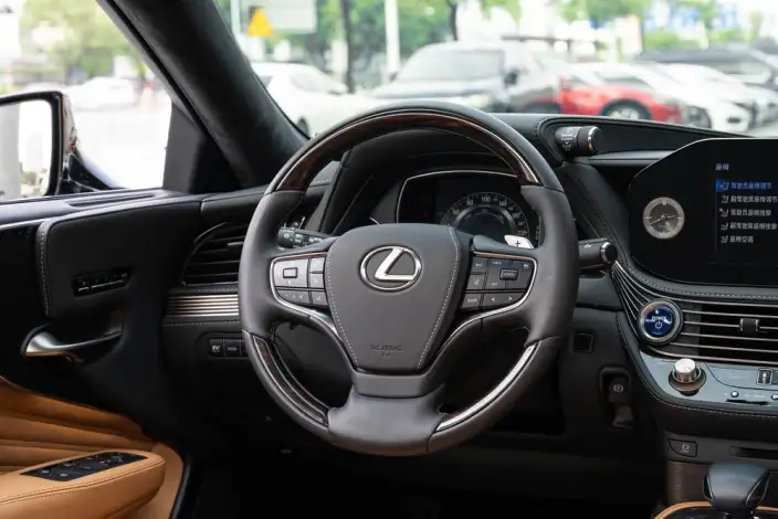 Lexus LS 2021 Model 500h Deluxe Edition – фото 18