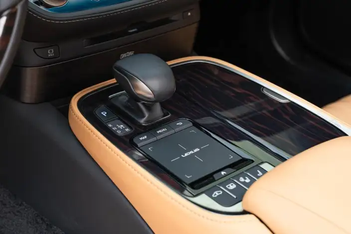 Lexus LS 2021 Model 500h Deluxe Edition – фото 19