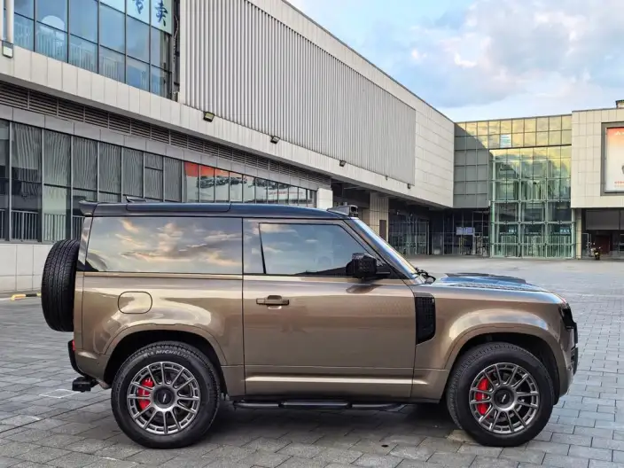 Land Rover Defender 2023 Model Facelift 90 3.0T P400 XS – фото 7
