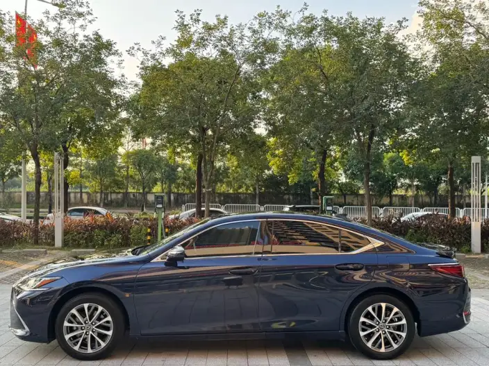Lexus ES 2022 Model 200 Superior Edition – фото 4