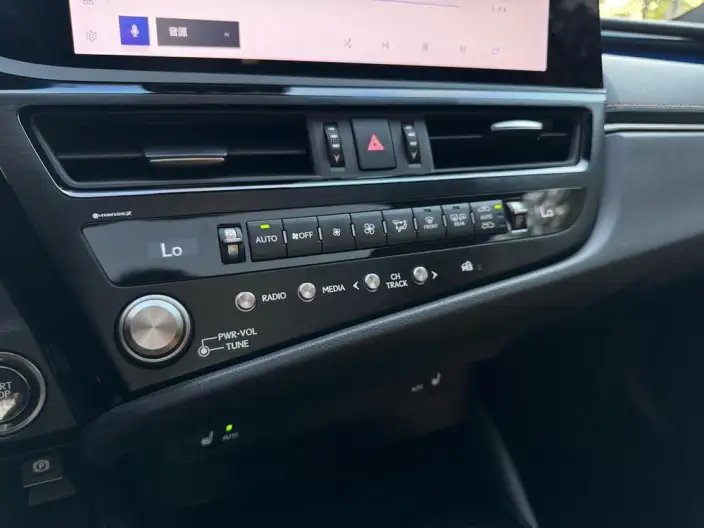 Lexus ES 2022 Model 200 Superior Edition – фото 8
