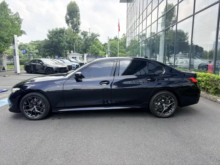 BMW 3 Series 2026 Model 330Li M Sports Night Set – фото 3