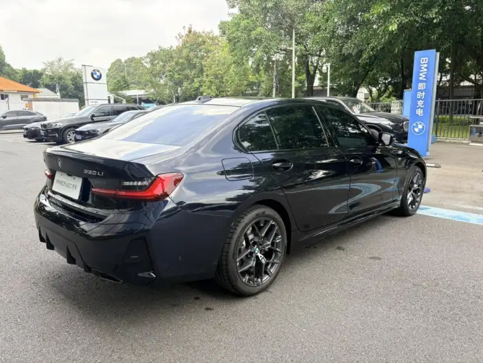 BMW 3 Series 2026 Model 330Li M Sports Night Set – фото 6