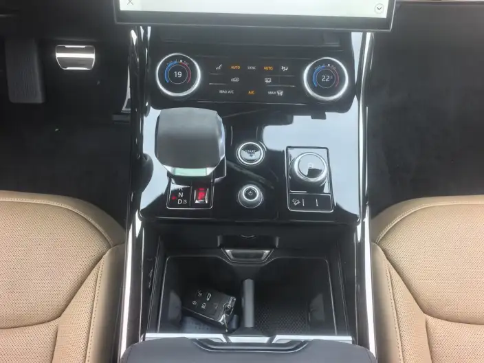 Range Rover Sport 2023 Model 3.0 L6 DYNAMIC SE – фото 10