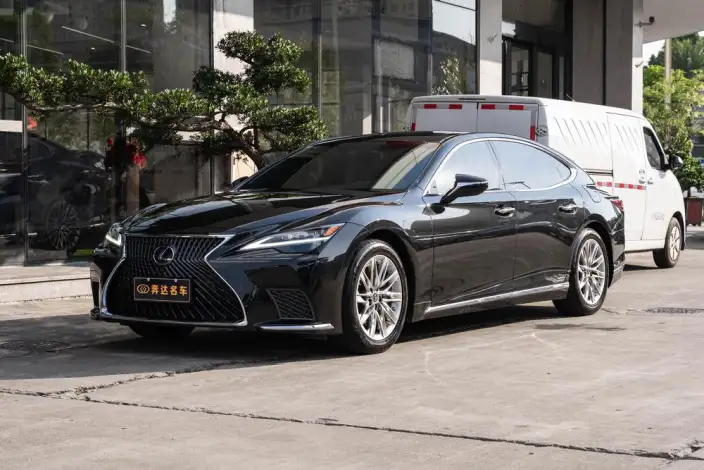 Lexus LS 2021 Model 500h Deluxe Edition – фото 1