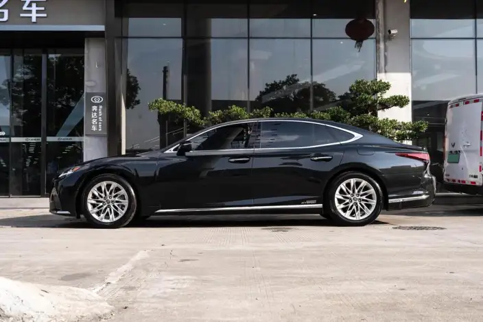 Lexus LS 2021 Model 500h Deluxe Edition – фото 3