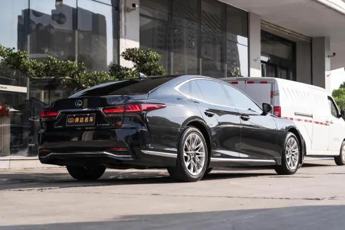 Lexus LS 2021 Model 500h Deluxe Edition – фото 5