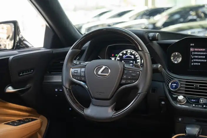 Lexus LS 2021 Model 500h Deluxe Edition – фото 18