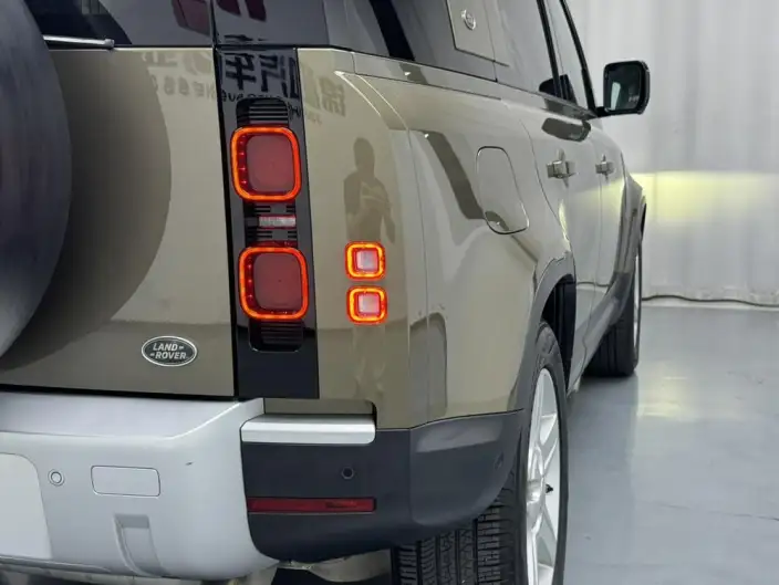 Land Rover Defender 2020 Model 110 P400 HSE – фото 8