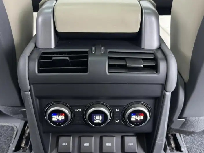Land Rover Defender 2020 Model 110 P400 HSE – фото 9