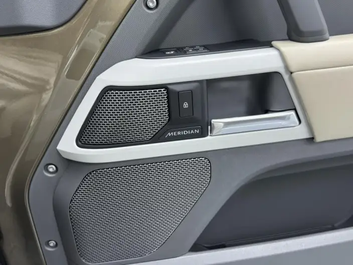 Land Rover Defender 2020 Model 110 P400 HSE – фото 11