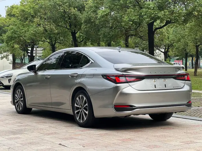 Lexus ES 2025 Model 300h Premium – фото 5