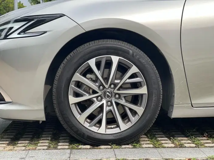 Lexus ES 2025 Model 300h Premium – фото 8