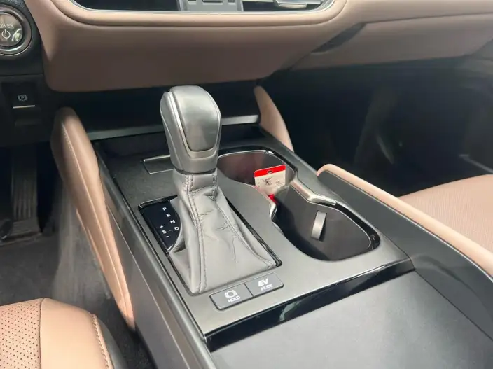 Lexus ES 2025 Model 300h Premium – фото 17