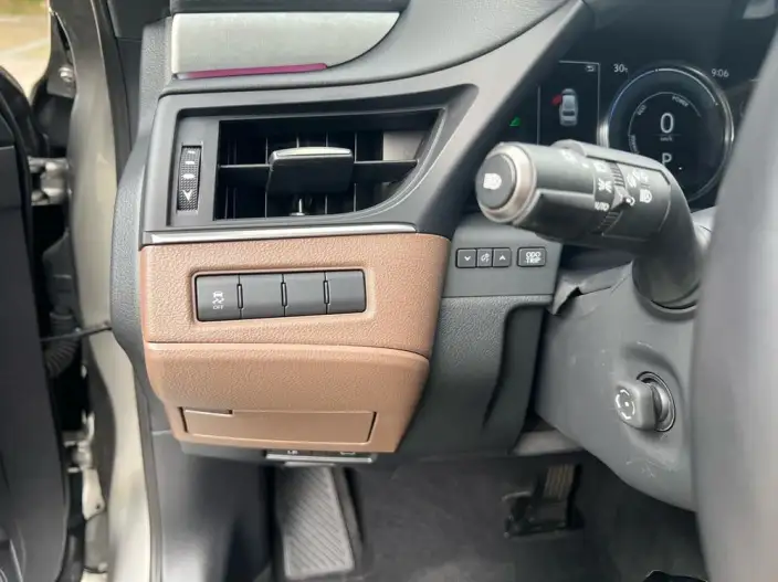 Lexus ES 2025 Model 300h Premium – фото 18