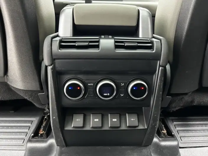 Land Rover Defender 2020 Model 110 P400 SE – фото 7