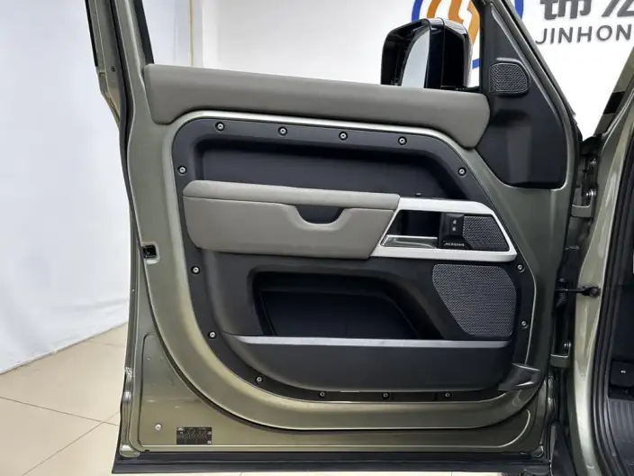 Land Rover Defender 2020 Model 110 P400 SE – фото 23