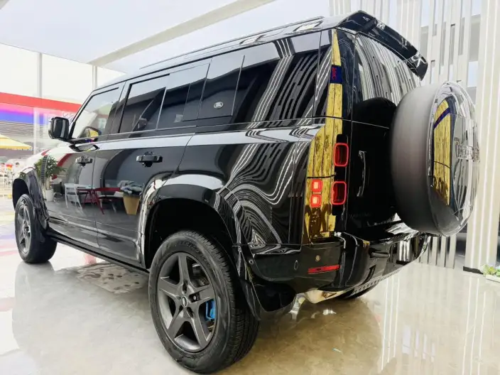 Land Rover Defender 2024 Model 110 3.0T P400 X-Dynamic HSE – фото 4