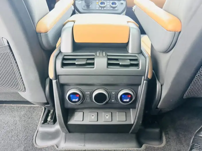 Land Rover Defender 2024 Model 110 3.0T P400 X-Dynamic HSE – фото 5
