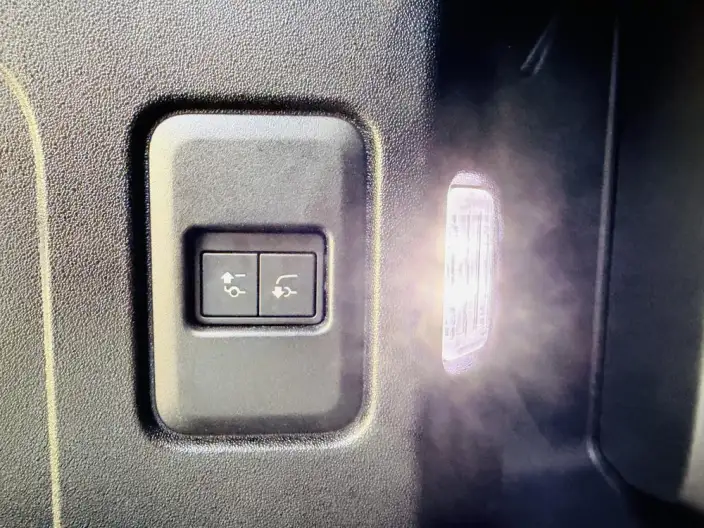 Land Rover Defender 2024 Model 110 3.0T P400 X-Dynamic HSE – фото 7