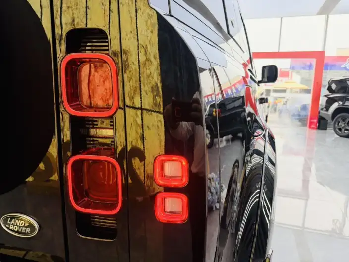 Land Rover Defender 2024 Model 110 3.0T P400 X-Dynamic HSE – фото 9