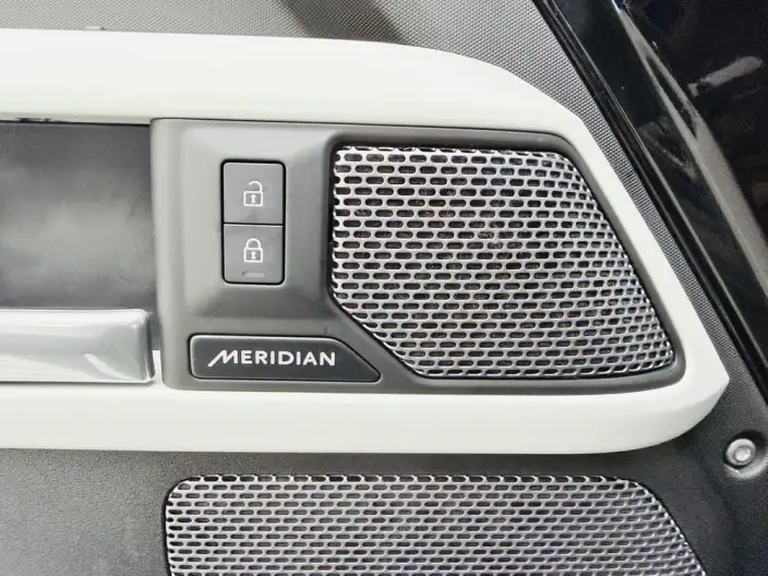Land Rover Defender 2024 Model 110 3.0T P400 X-Dynamic HSE – фото 13