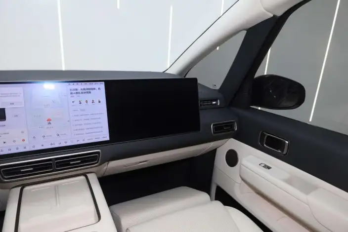 Li Auto MEGA 2025 Model Home Family Special Edition – фото 27