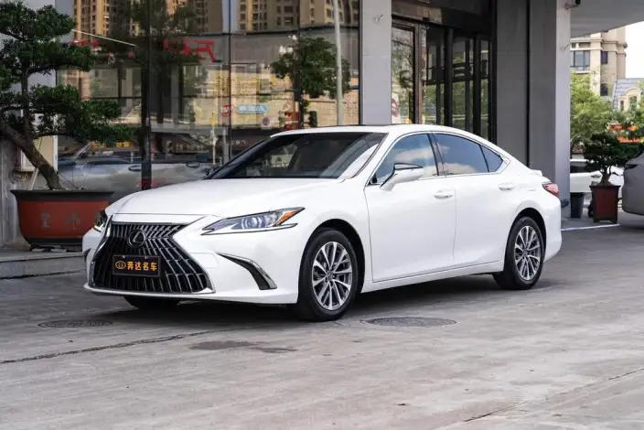 Lexus ES 2022 Model 300h Superior Edition – фото 1