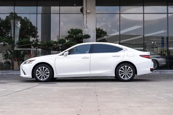 Lexus ES 2022 Model 300h Superior Edition – фото 3