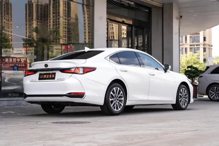 Lexus ES 2022 Model 300h Superior Edition – фото 5
