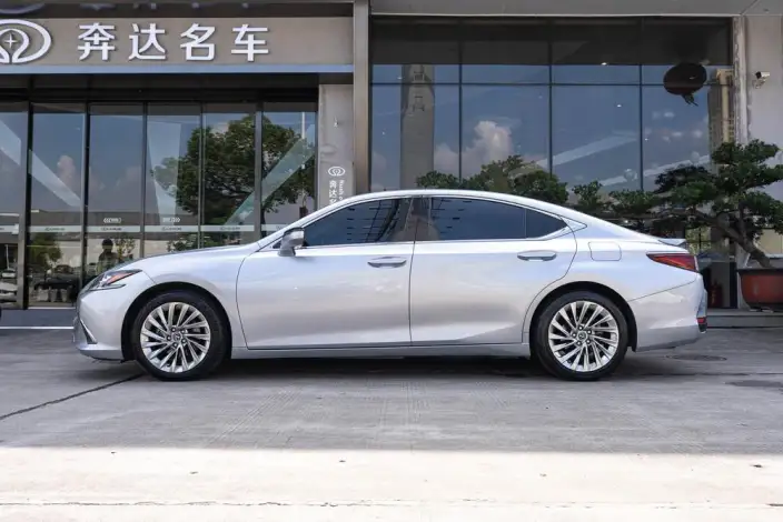 Lexus ES 2022 Model 300h Executive Edition – фото 3