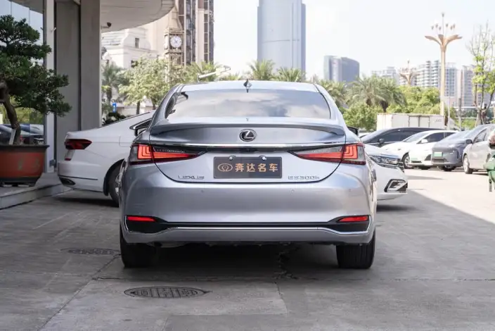 Lexus ES 2022 Model 300h Executive Edition – фото 4